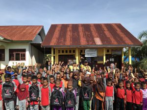 Bumanik Distributing Schoolbags for Students